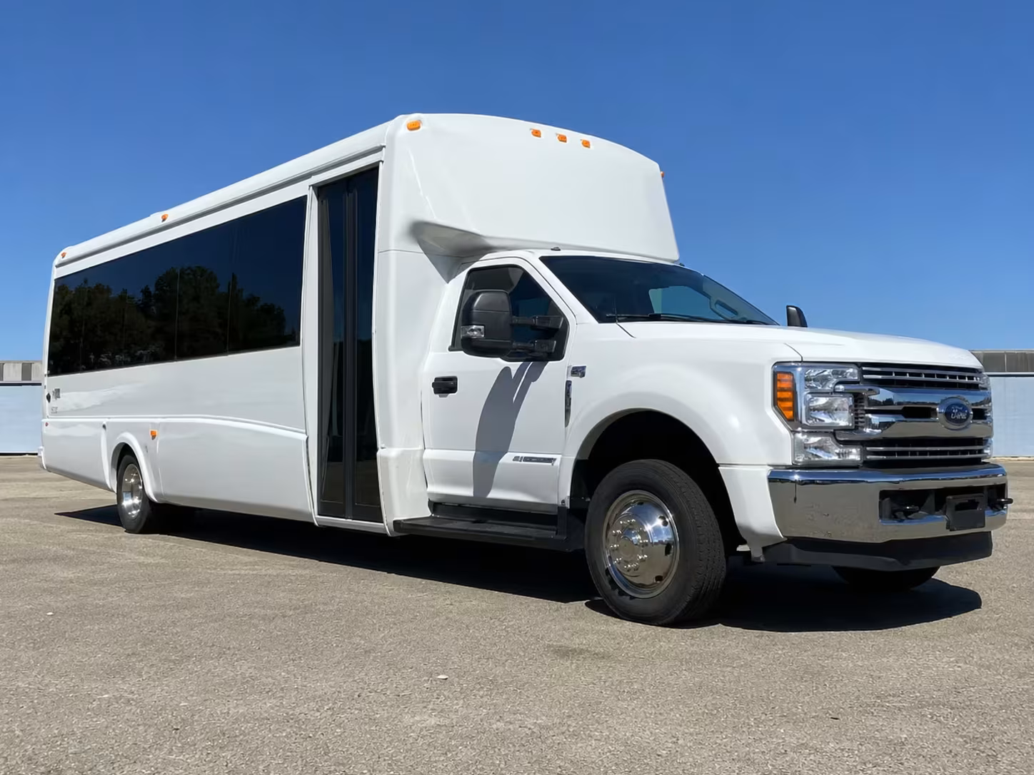 minibus rentals for smaller paterson concert groups